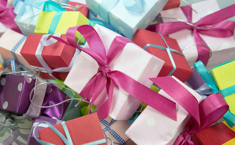 Food Babe's 2017 Healthy Gift Guide! Image courtesy Pexels: https://www.pexels.com/photo/close-up-photo-of-assorted-colored-gift-boxes-269887/