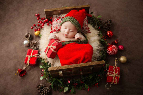 Intellpure’s 2024 Gift Guide: 6 Gifts For New Parents. Image courtesy of Pixabay: https://pixabay.com/photos/newborn-baby-costume-sleeping-6780840/